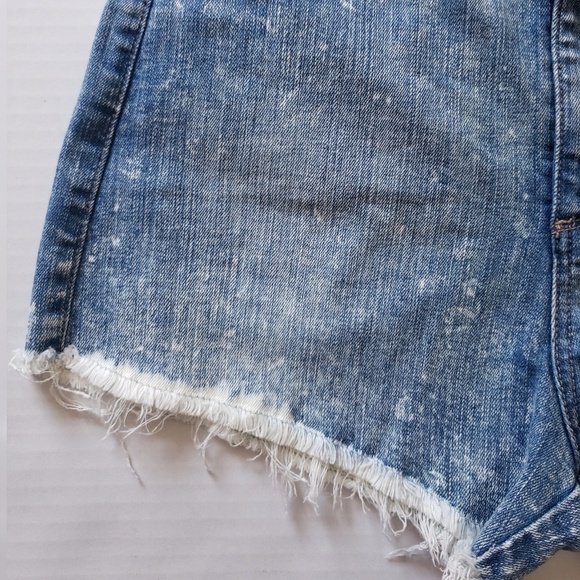 NEW GUESS High Rise Cutoff Denim Shorts SZ 27 - Picture 5 of 7